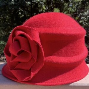 Betmar Alexandrite Cloche Red 100% Wool Rosette Hat Vintage Style EUC